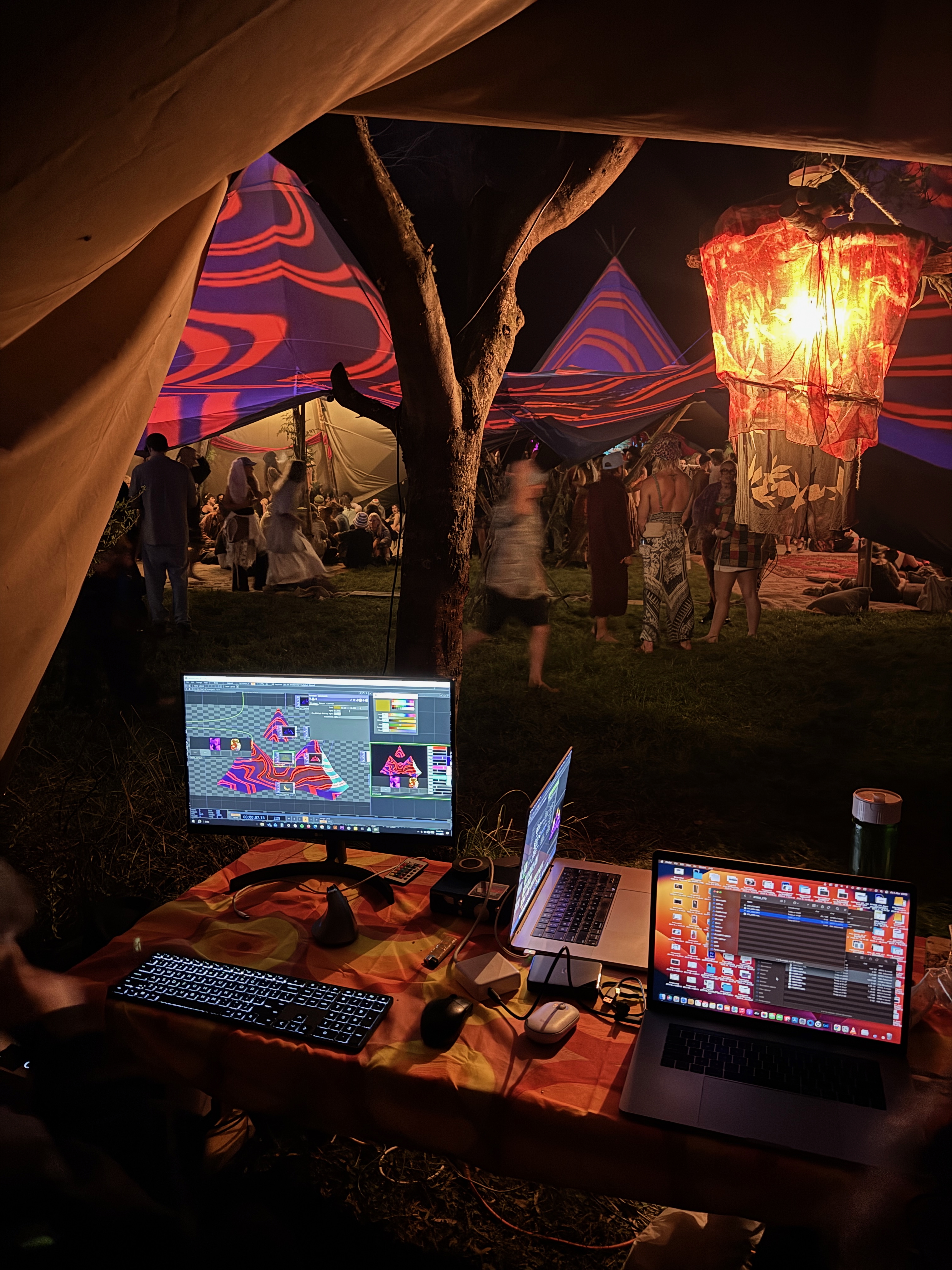 Tipi stage projection mapping at Weaselstock
